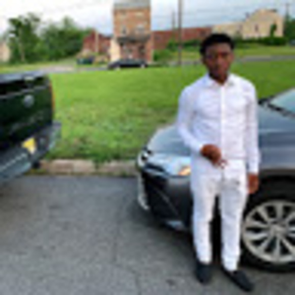 Profile Picture of Maurice Foster (@mauricefoste183) on Poshmark