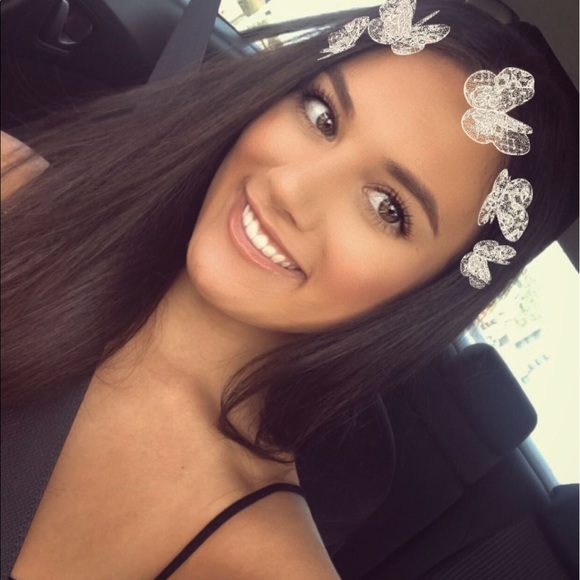 Profile Picture of Alyssa Benjamin (@alyssalbxx) on Poshmark