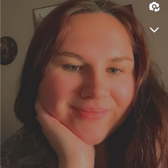 Profile Picture of Kylie Taverner (@kyliefina) on Poshmark