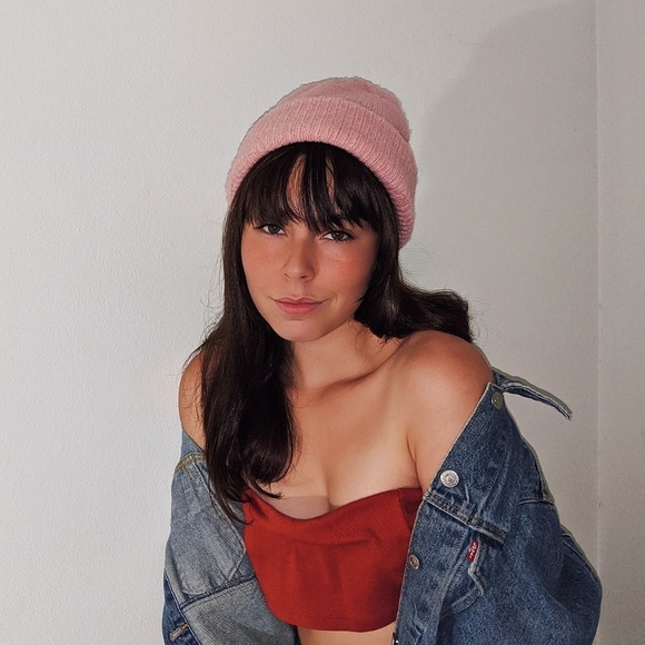 Profile Picture of Hannah Ramírez (@hannahramire646) on Poshmark