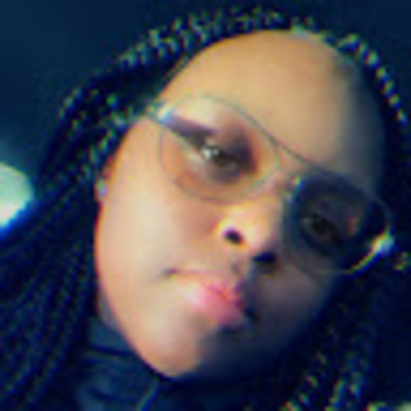 Profile Picture of Destiny Dixon (@dpearle) on Poshmark