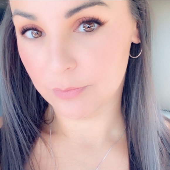 Profile Picture of Heather Gulling (@heathergulling) on Poshmark