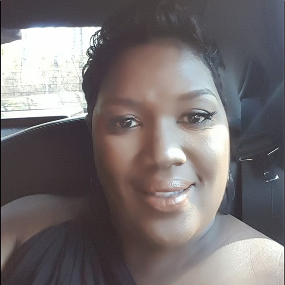 Profile Picture of Angela Alexander (@missbowe2u) on Poshmark