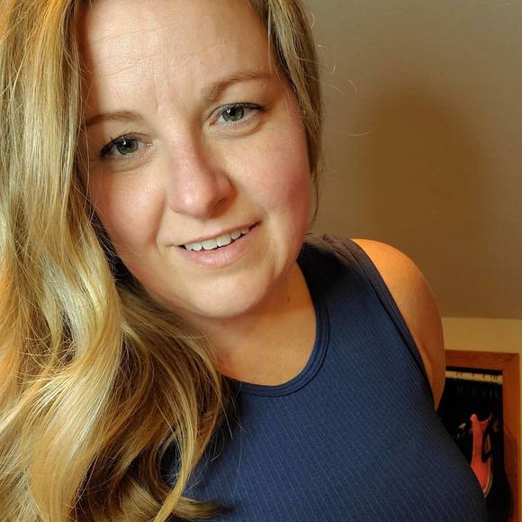 Kira Rolbiecki - Poshmark Profile Picture of Kira Rolbiecki (@rawbeauty80) on Poshmark