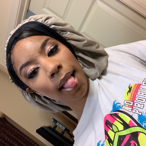 Profile Picture of Bailey Keys (@lysse844) on Poshmark