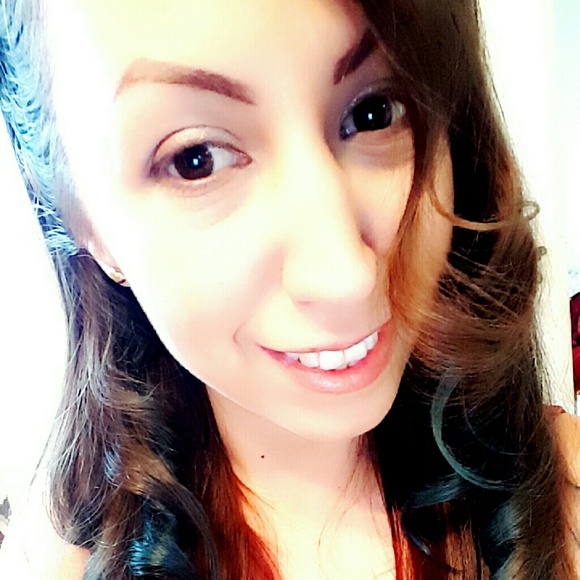 Profile Picture of Kendra Hackert (@kendraroselyn) on Poshmark