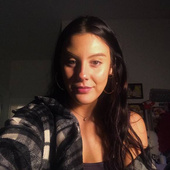 Profile Picture of Jenecca Crossman (@jeneccacrossman) on Poshmark