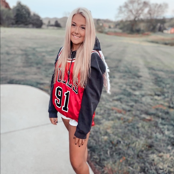 Aynsley Bozzone - Poshmark Profile Picture of Aynsley Bozzone (@aynsleynicole) on Poshmark