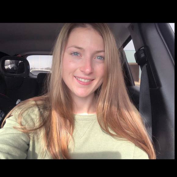 Profile Picture of Michaela Mrozinski (@michaelam3) on Poshmark