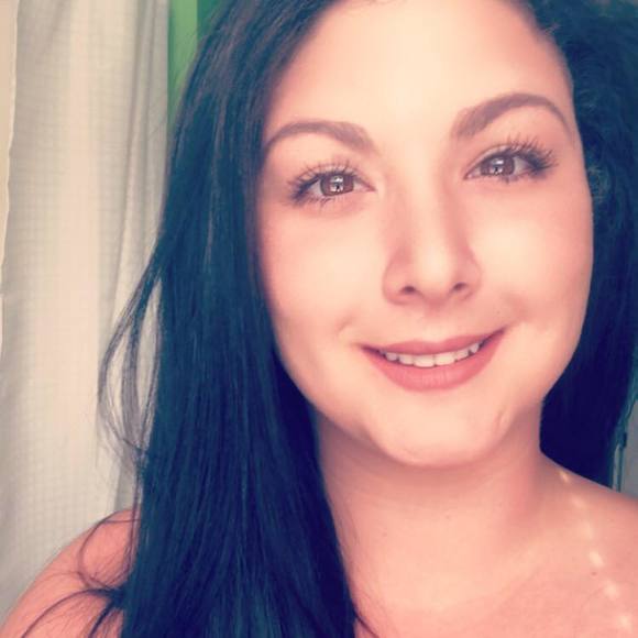 Profile Picture of Angelina Negron (@angelinanegron) on Poshmark