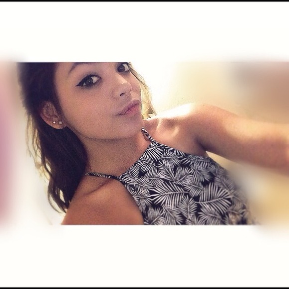Profile Picture of Vicky Salinas (@salinasvicky) on Poshmark