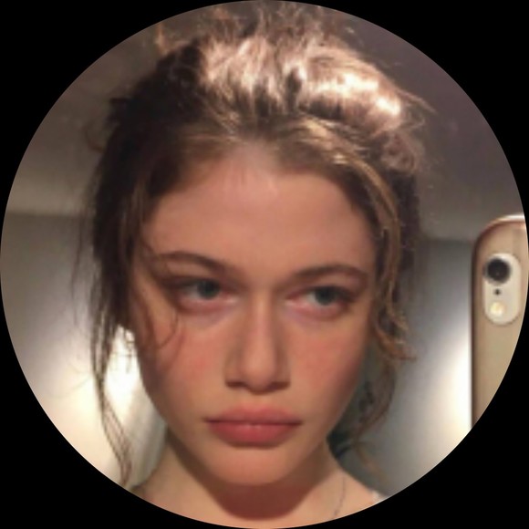 Profile Picture of Visa Visa (@delrioalexander) on Poshmark