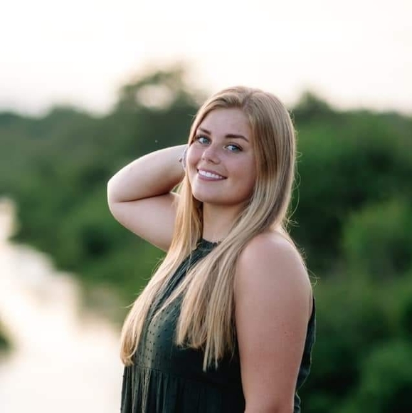 Profile Picture of Stacy Webb (@stacywebb561) on Poshmark