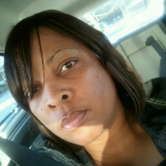 Profile Picture of Sharman Powers (@sharmanpowers) on Poshmark