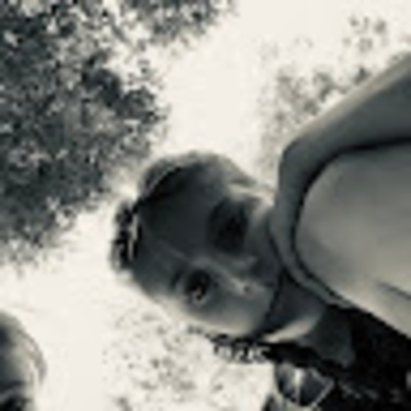 Profile Picture of Lucy Calkovsky (@lucycalkovsky) on Poshmark