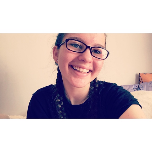 Profile Picture of Ryleigh Goodyear (@ryleigh_louise) on Poshmark