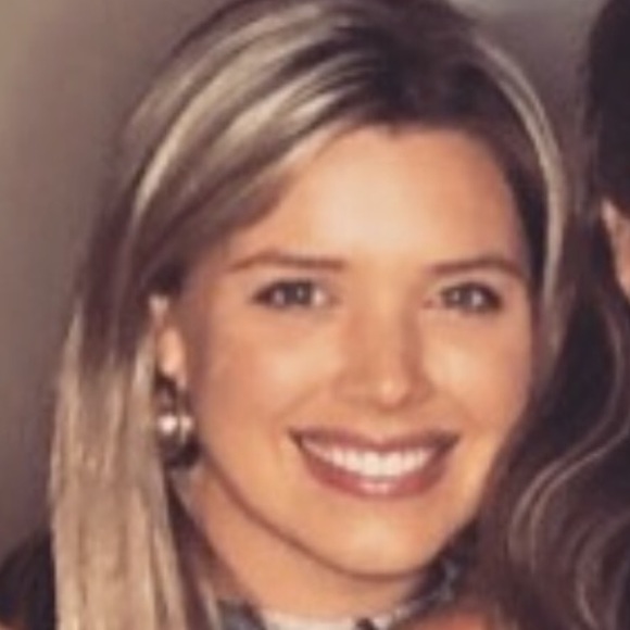 Profile Picture of Laura Hughson (@lhughson) on Poshmark