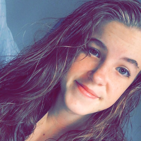 Profile Picture of Shelby Evick (@shebble) on Poshmark