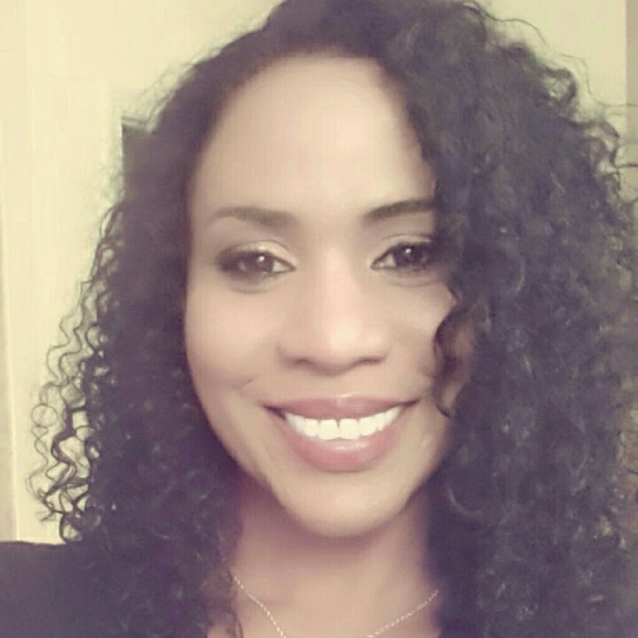 Profile Picture of Dionne Taylor (@d1onne) on Poshmark