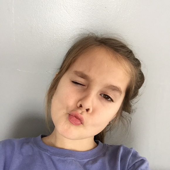 Profile Picture of Ella Strawderman (@ellafs) on Poshmark