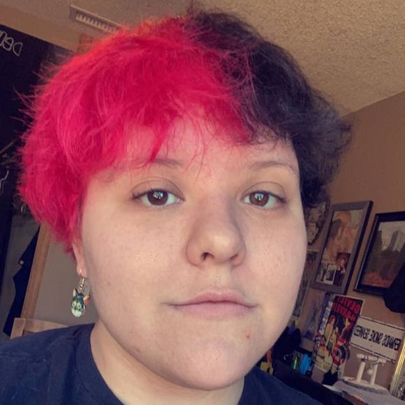 Profile Picture of Juliet Relph (@gracejuliet) on Poshmark