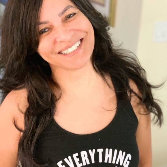 Profile Picture of Edmea silvia Silvia (@edmeasilvia) on Poshmark