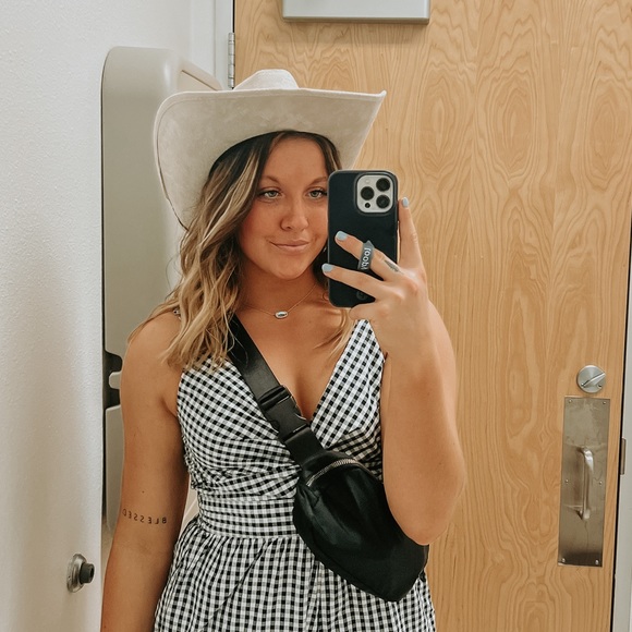 Profile Picture of Ansley Boorn (@ansleyboorn) on Poshmark