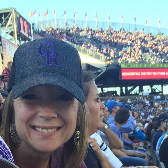 Profile Picture of Heather Jacobson (@hjake743) on Poshmark