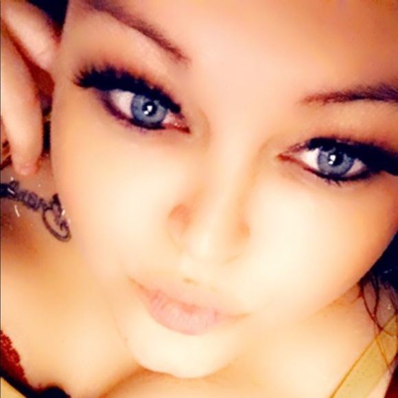 Profile Picture of Danielle Mcclinton (@danibaby1014) on Poshmark