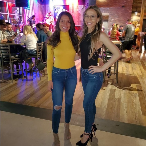 Profile Picture of Mackey Calza (@mackeyhcalza) on Poshmark
