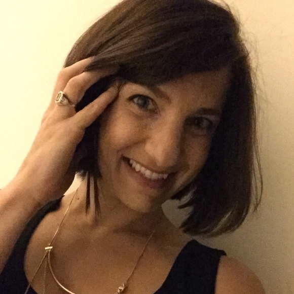 Profile Picture of Phoebe Stapleton (@phoebarella) on Poshmark