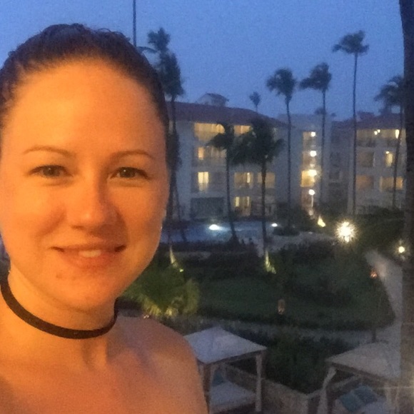 Profile Picture of Jill Stefanelli (@xeechox) on Poshmark