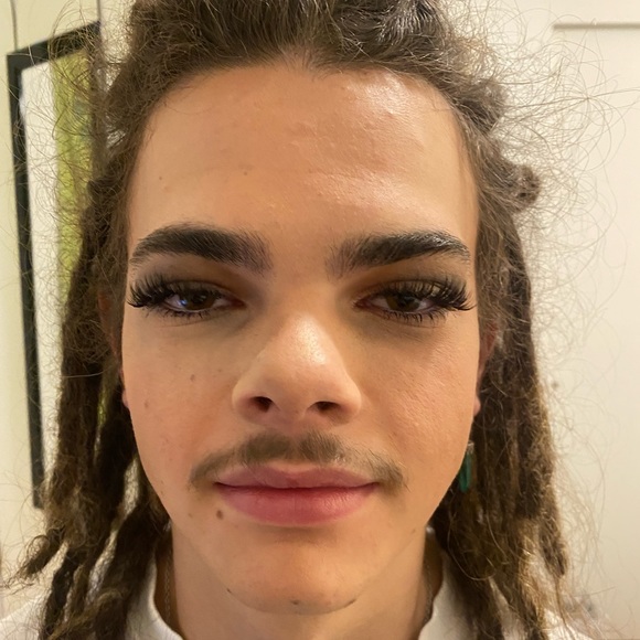 Profile Picture of Andrew Peacock (@andreww_peacock) on Poshmark