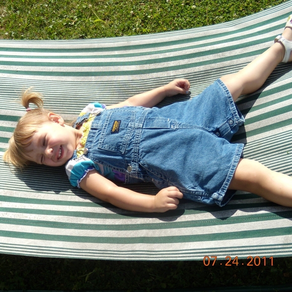 Profile Picture of Chloe Mueller (@chloemueller652) on Poshmark