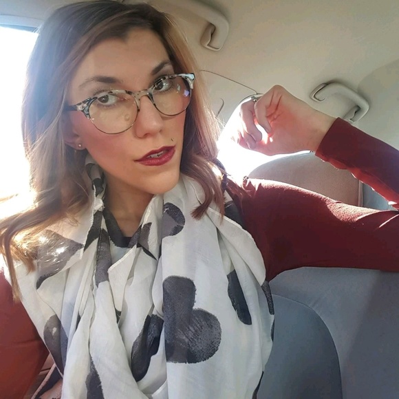 Profile Picture of Haley Humphrey (@haley_hill) on Poshmark