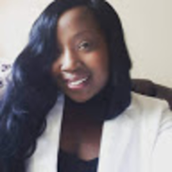 Profile Picture of Keira James (@keirajames) on Poshmark