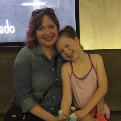 Profile Picture of Lisa Honeycutt (@lisaphoneycutt) on Twitter