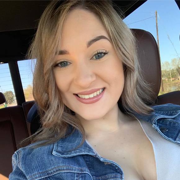 Profile Picture of Alexandra Lafont (@alezandra0505) on Poshmark