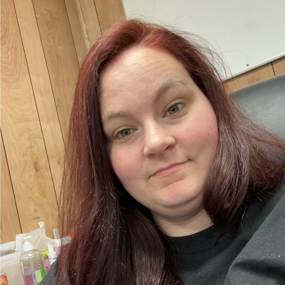 Profile Picture of Billie Robbins (@b_johnsib2016) on Poshmark
