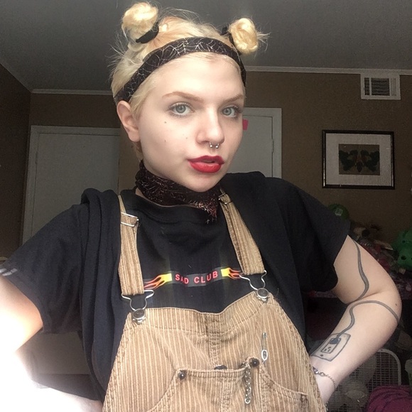 Profile Picture of Shea Cianfrani (@sheacianfrani) on Poshmark