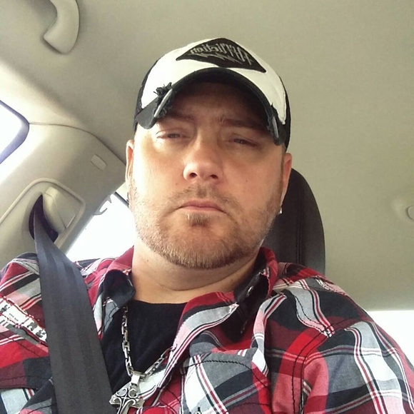 Profile Picture of Joshua Wine (@jawine79) on Poshmark