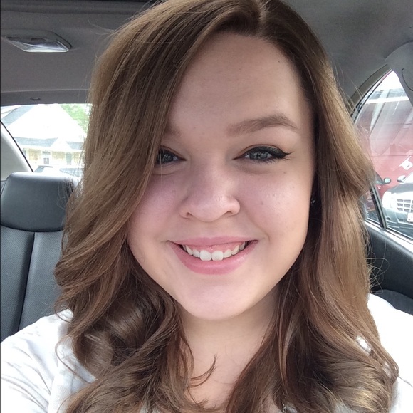 Profile Picture of Janey Janka (@jankaj) on Poshmark