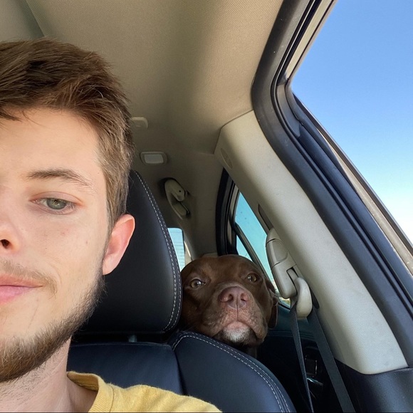 Profile Picture of Aaron Frank (@fmnoraa) on Poshmark