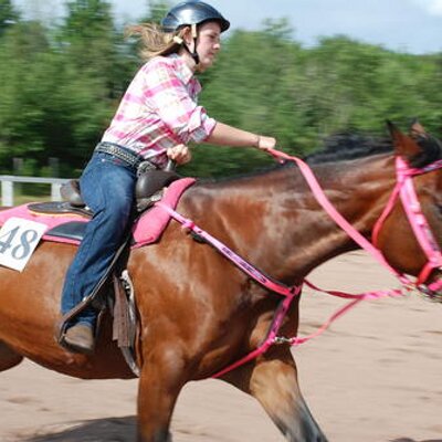 Profile Picture of Hillary Tait (@HillaryLeeTait) on Twitter