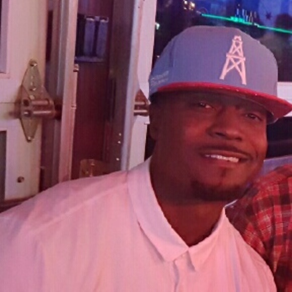 Profile Picture of Robert Jackson (@jacksro1996) on Poshmark