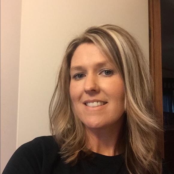 Profile Picture of Sherry Bennett (@sherryb81) on Poshmark