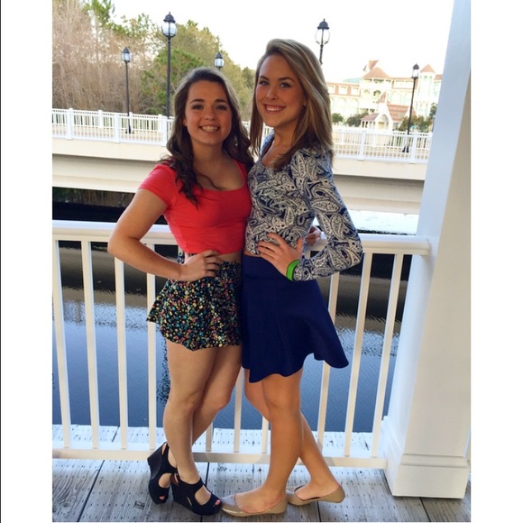 Profile Picture of Emily Howard (@emily71) on Poshmark