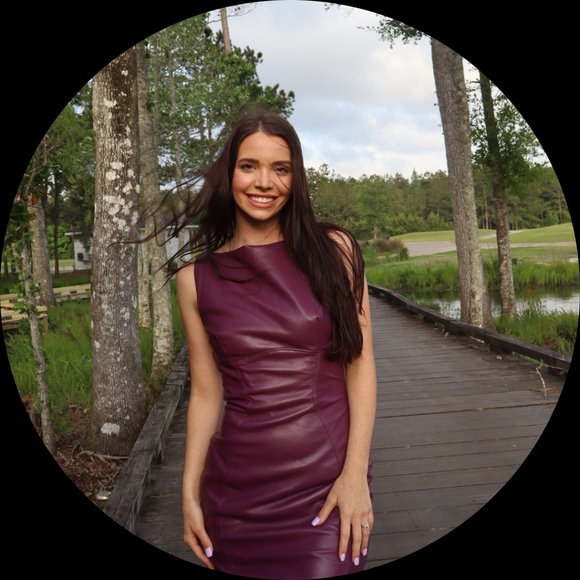 Profile Picture of Brianna Ciccone (@brinicolec) on Poshmark