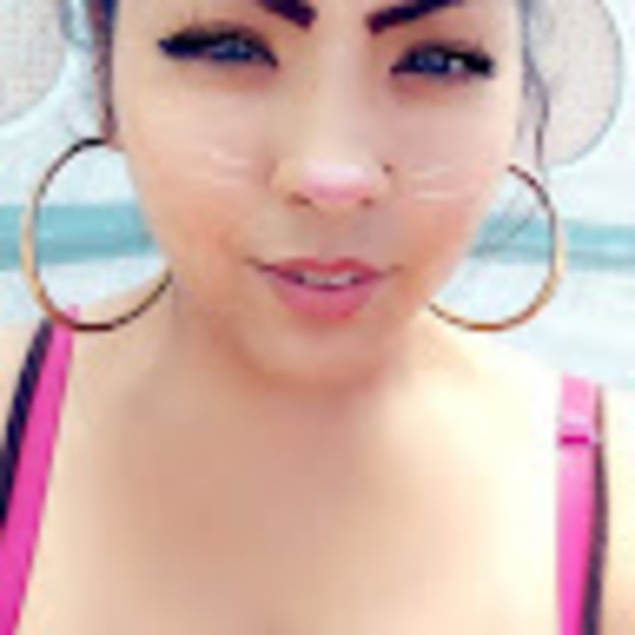 Profile Picture of Lorene Portillo (@oliverilorene1) on Poshmark