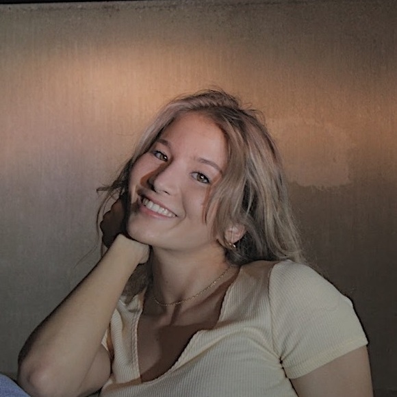 Profile Picture of Amelie Nakata (@amelienakata) on Poshmark